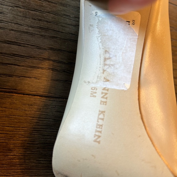 Anne Klein peep toe heels, size 6M - Picture 3 of 4